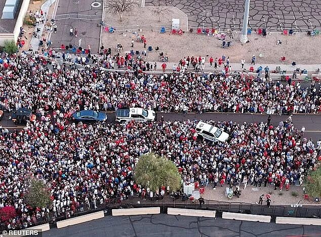 MAGA网红柯克遇刺身亡，20万人参加追悼会！特朗普、万斯等政府高层悉数到场（组图） - 5