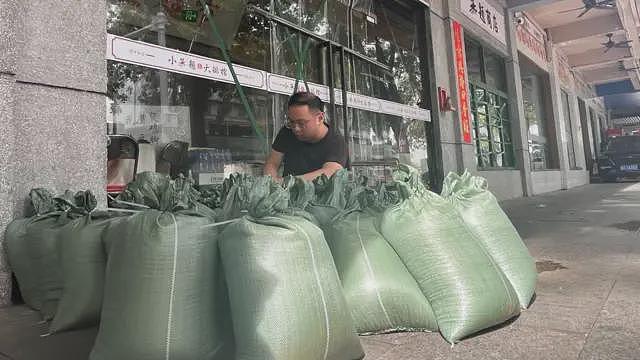 桦加沙吹袭中国华南地区，香港澳门挂八号风球（组图） - 4