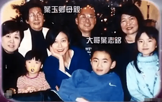 宣布正式破产!星途暗淡变三级女星,嫁入豪门开始洗白,今老公破产生活突变(组图) - 16