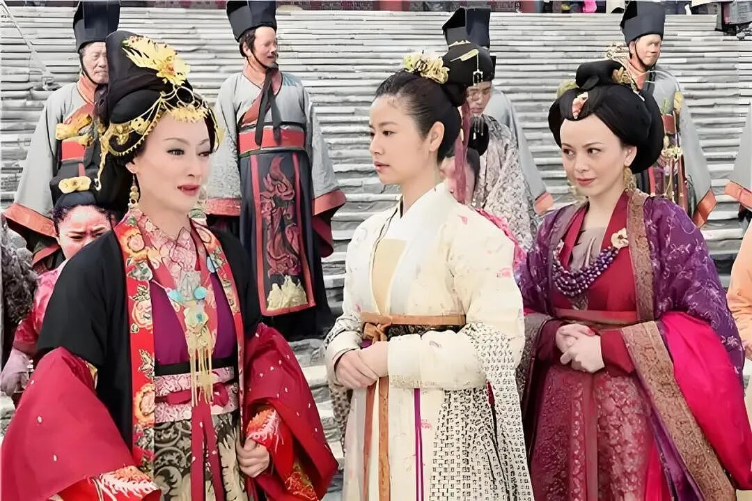 55岁王琳：风情万种，独身一人（组图） - 24