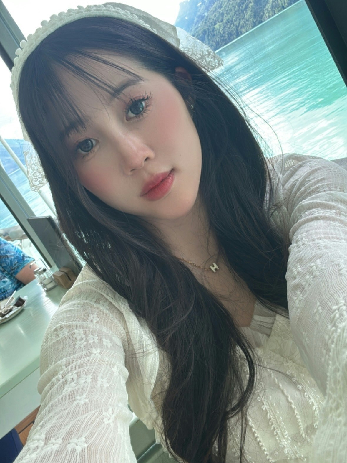 华女英国当街被4人围殴,倒地仍被用尽力狂踢,称当地人冷眼旁观(组图) - 4