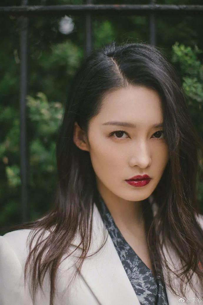 陈道明没说错,不拍戏就“消失”的李沁,已走上女演员另一条大道(组图) - 13