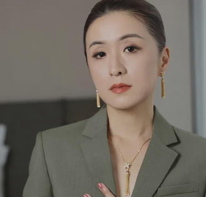 秦雯背刺陈道明风波升级!评论沦陷被指忘恩负义,唐嫣新剧受影响(组图) - 1