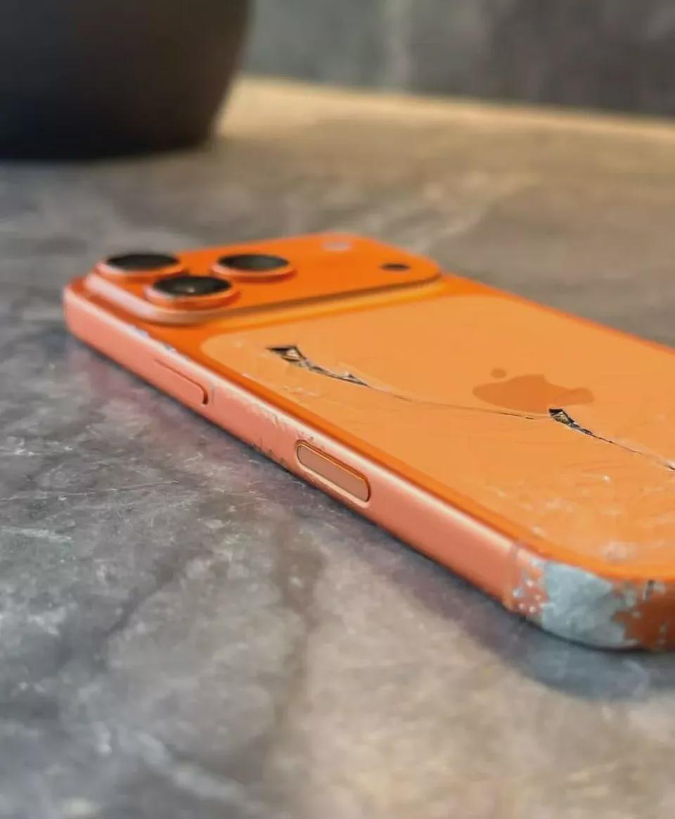 第一批入手iPhone新机的用户已经“翻车了”(组图) - 5