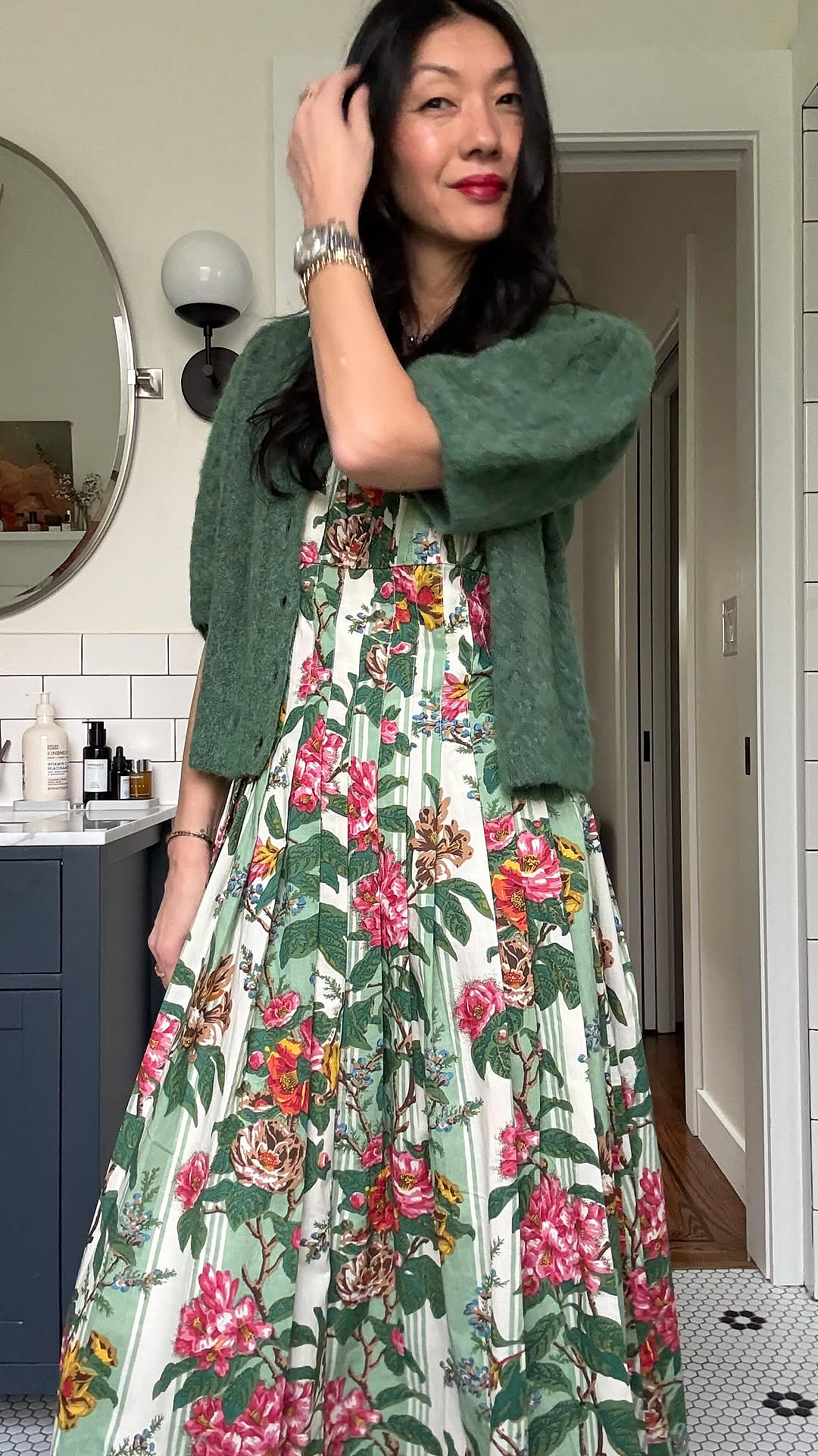 【时尚】50岁不拼颜值、不靠滤镜，单凭穿搭就圈粉75w+（组图） - 40