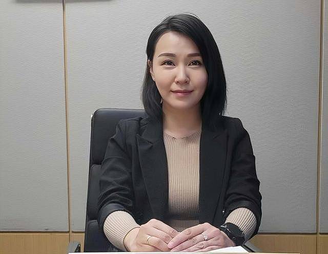 TVB知名女星转行从政，登豪华游轮晒泳装照（组图） - 4
