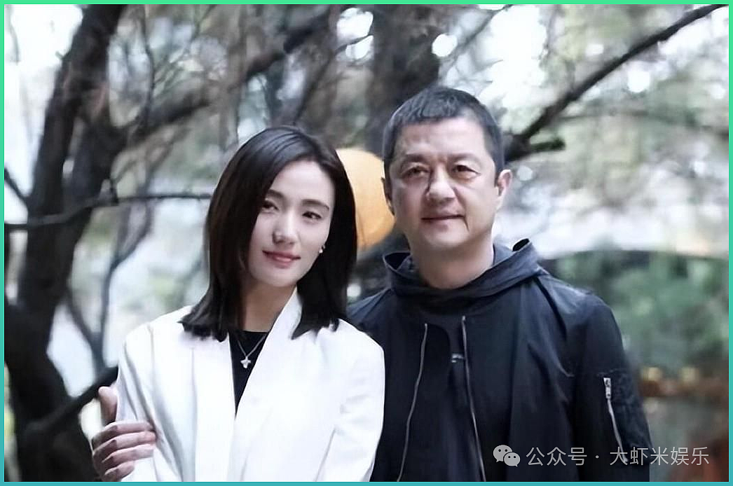 53岁的李亚鹏现状曝光！公司狂赚70亿后，带娇妻住乡下吃野菜（组图） - 5