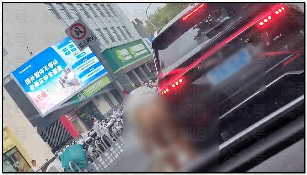 妙龄女子餐馆当众脱衣+马路上光下体揍路人和拦截车辆（视频/组图） - 8