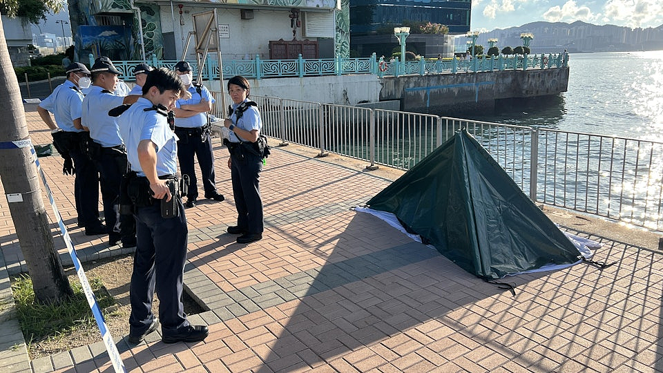 最近香港太魔幻了:海边浮尸未解,半亿黄金遭劫,市区惊现千磅炸弹(组图) - 3