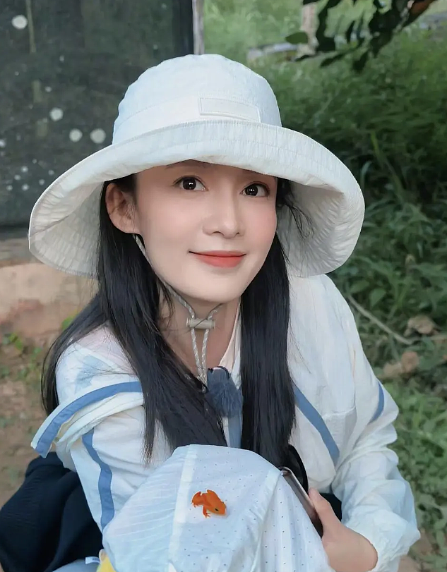 陈道明没说错,不拍戏就“消失”的李沁,已走上女演员另一条大道(组图) - 6