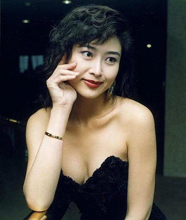 宣布正式破产!星途暗淡变三级女星,嫁入豪门开始洗白,今老公破产生活突变(组图) - 14