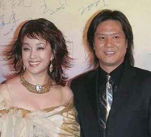 宣布正式破产!星途暗淡变三级女星,嫁入豪门开始洗白,今老公破产生活突变(组图) - 28