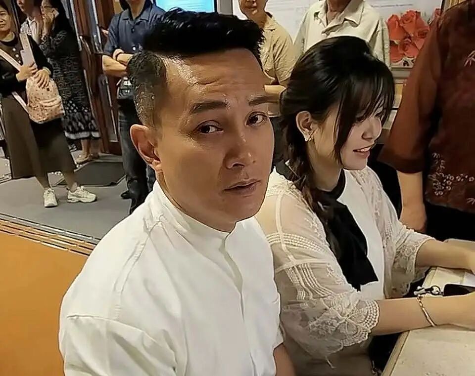 恭喜！香港知名男星宣布再婚补办婚礼，50岁老来得女再当爸（组图） - 3