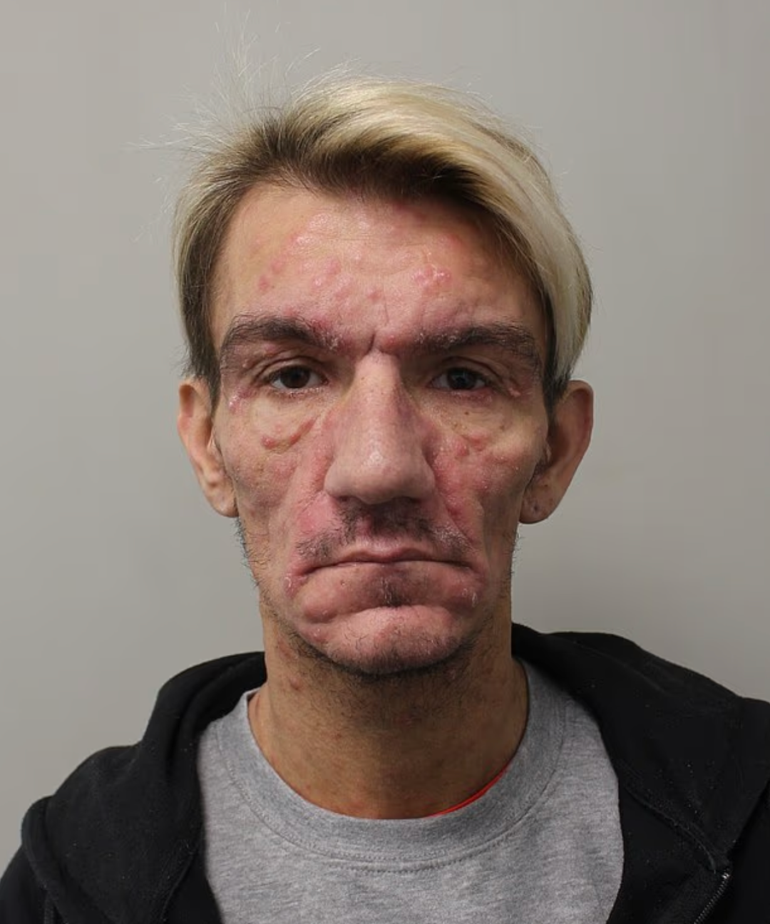 炸裂！英国男子故意传播艾滋病，哄骗性侵400名男性，如今警方急寻受害者们...（组图） - 1