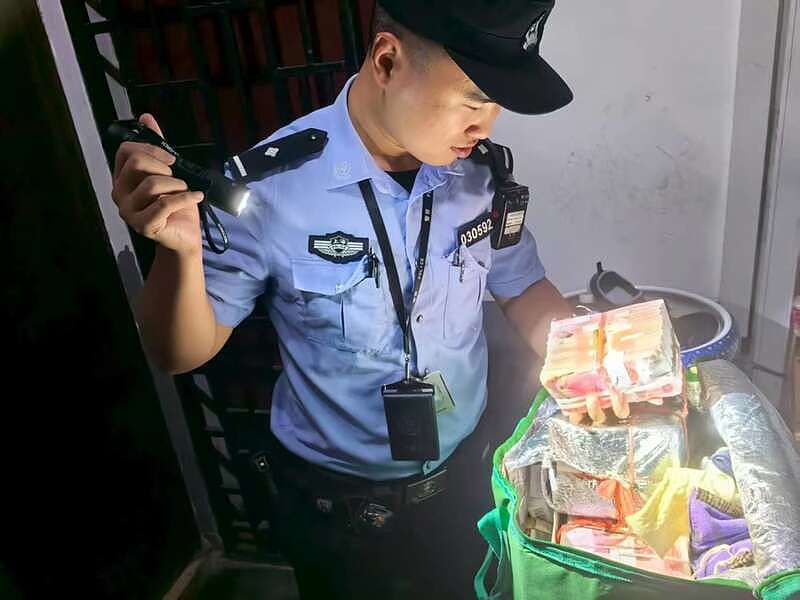 居民楼道惊现65万元现金，为何无人认领（组图） - 3