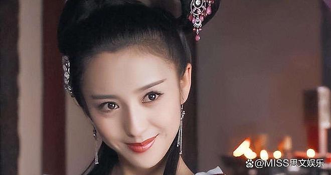 离婚四年,41岁佟丽娅曝喜讯,陈思诚已高攀不起(组图) - 4