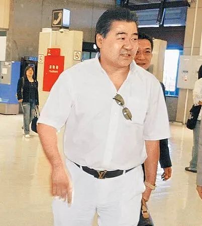 宣布正式破产!星途暗淡变三级女星,嫁入豪门开始洗白,今老公破产生活突变(组图) - 3