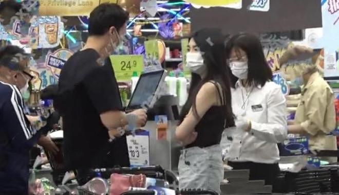 何猷启疑似新恋情曝光,好友晒照送祝福,与女生头靠头合照好亲密(组图) - 4
