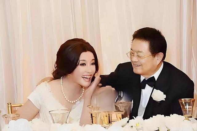 74岁老戏骨刘晓庆坦言 :以为我没孩子没老公就可怜?我过得很滋润(组图) - 18