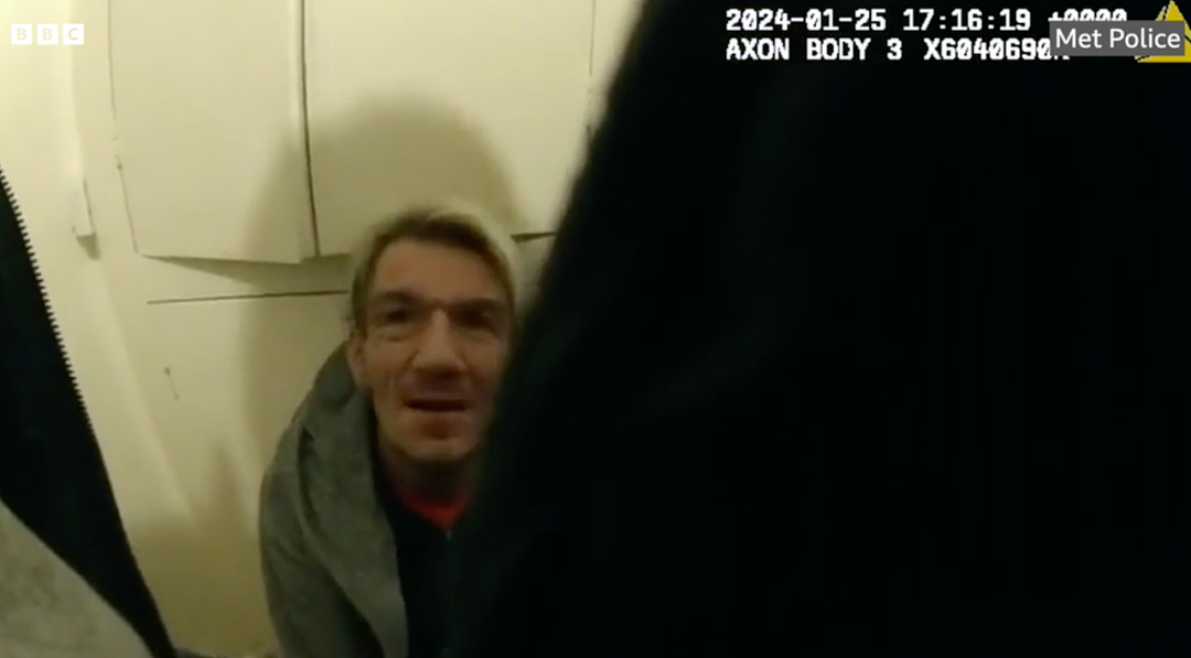 炸裂！英国男子故意传播艾滋病，哄骗性侵400名男性，如今警方急寻受害者们...（组图） - 8