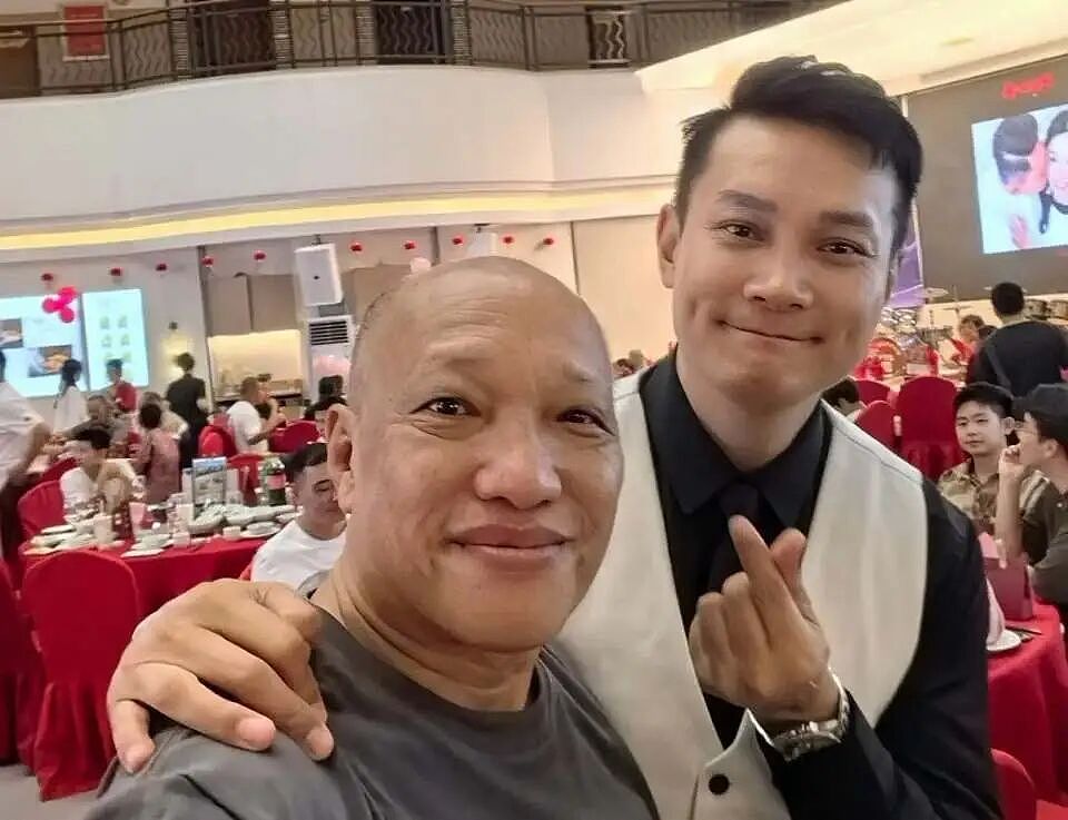 恭喜！香港知名男星宣布再婚补办婚礼，50岁老来得女再当爸（组图） - 2