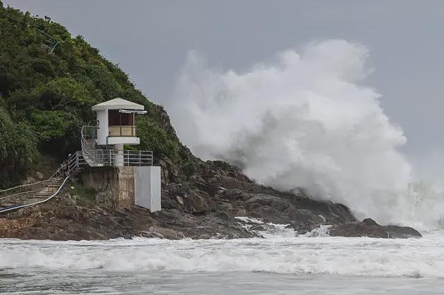 桦加沙吹袭中国华南地区，香港澳门挂八号风球（组图） - 1