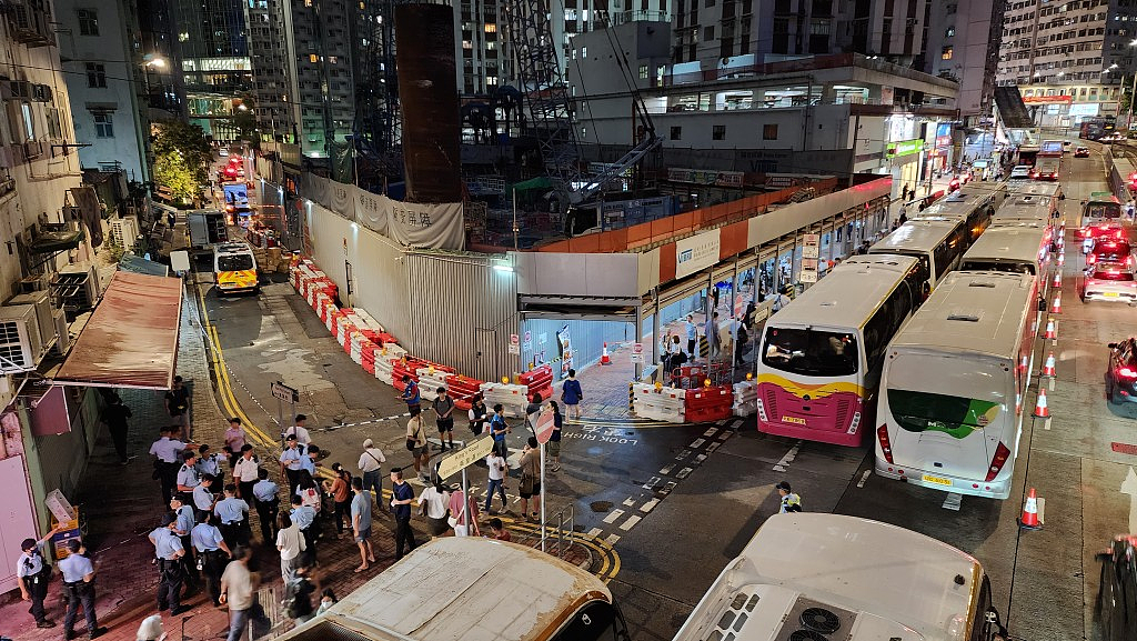 最近香港太魔幻了:海边浮尸未解,半亿黄金遭劫,市区惊现千磅炸弹(组图) - 13