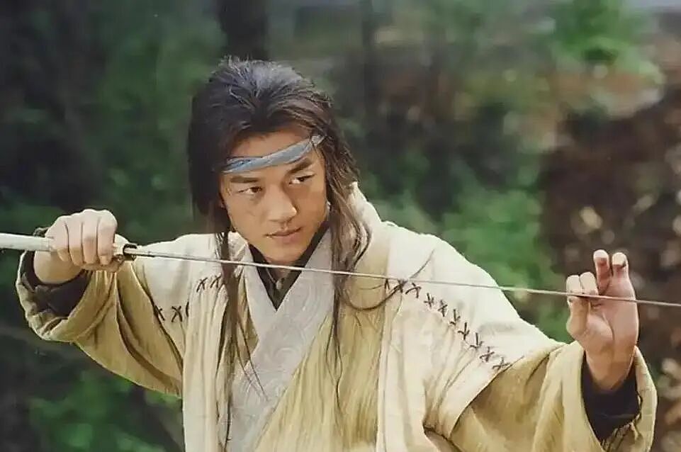 53岁的李亚鹏现状曝光！公司狂赚70亿后，带娇妻住乡下吃野菜（组图） - 2