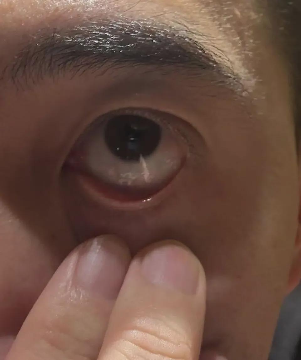 太无语!事发上海五星级酒店,夫妻半夜被迫躲在阳台:第一次遇到这种事!(组图) - 1
