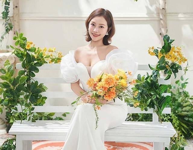 恭喜！TVB前知名女星和飞机师老公结婚，星级酒店办婚礼众多明星捧场（组图） - 1