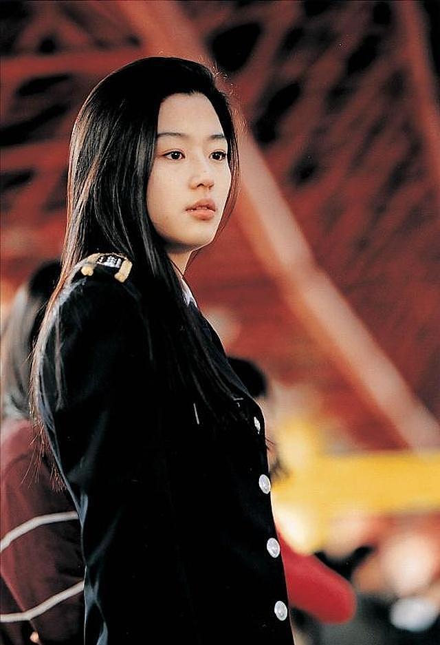 从韩娱女神到“双面人”:全智贤的大女主人设,本就摇摇欲坠?(组图) - 13