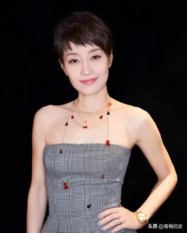 49岁马伊琍没想到，辛苦养大的17岁女儿文君竹，早为亲爹文章争光（组图） - 2