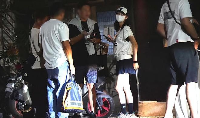安以轩白天带娃晚上泡夜店，仨男相伴玩到凌晨，老公已入狱3年（组图） - 7