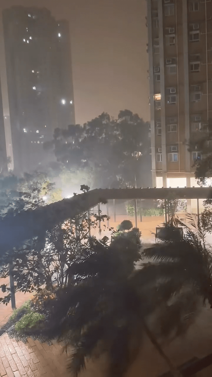 风王桦加沙来袭，香港高楼晃动、吊机飞舞、海水倒灌，网民：真心恐怖（组图） - 5