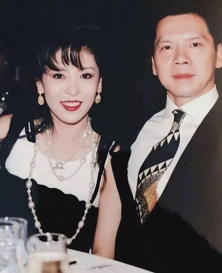 向太再揭娱乐圈黑幕:女演员被白嫖,男星玩太花早早去世(组图) - 2