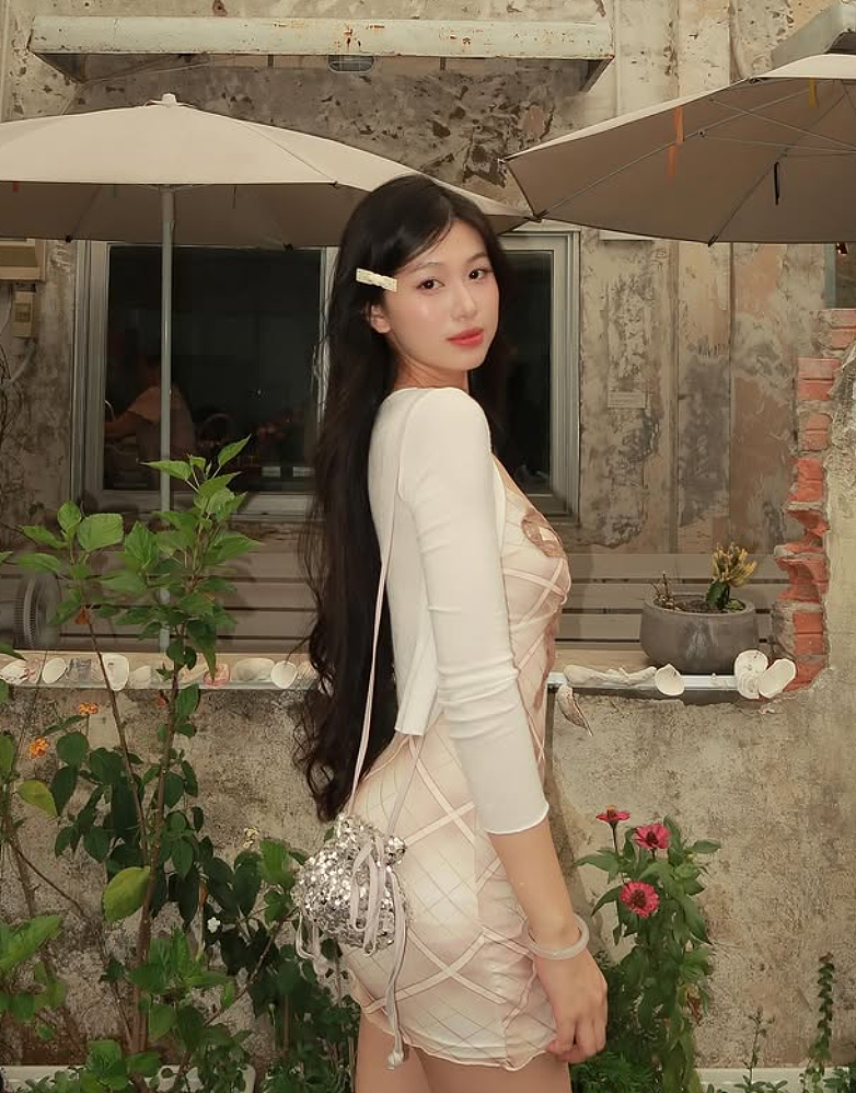 【美女】越南穿搭博主!皮肤犹如水蜜桃!原来真有又瘦又有肉的存在(组图) - 8