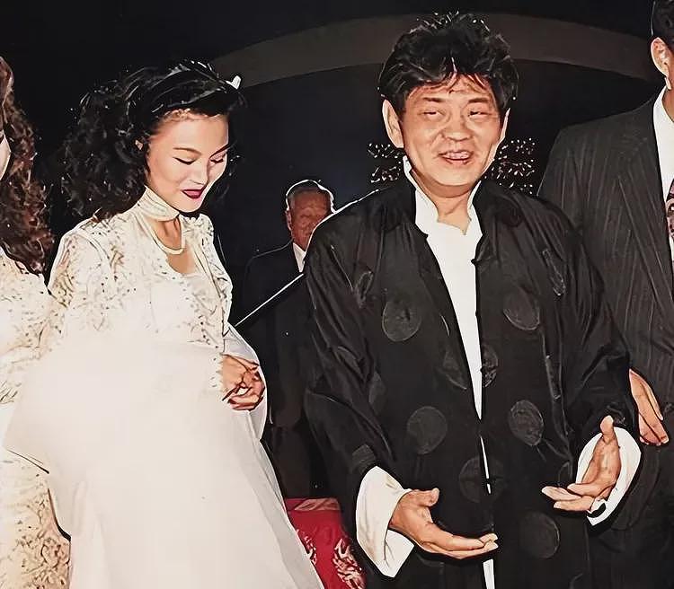 向太再揭娱乐圈黑幕:女演员被白嫖,男星玩太花早早去世(组图) - 17