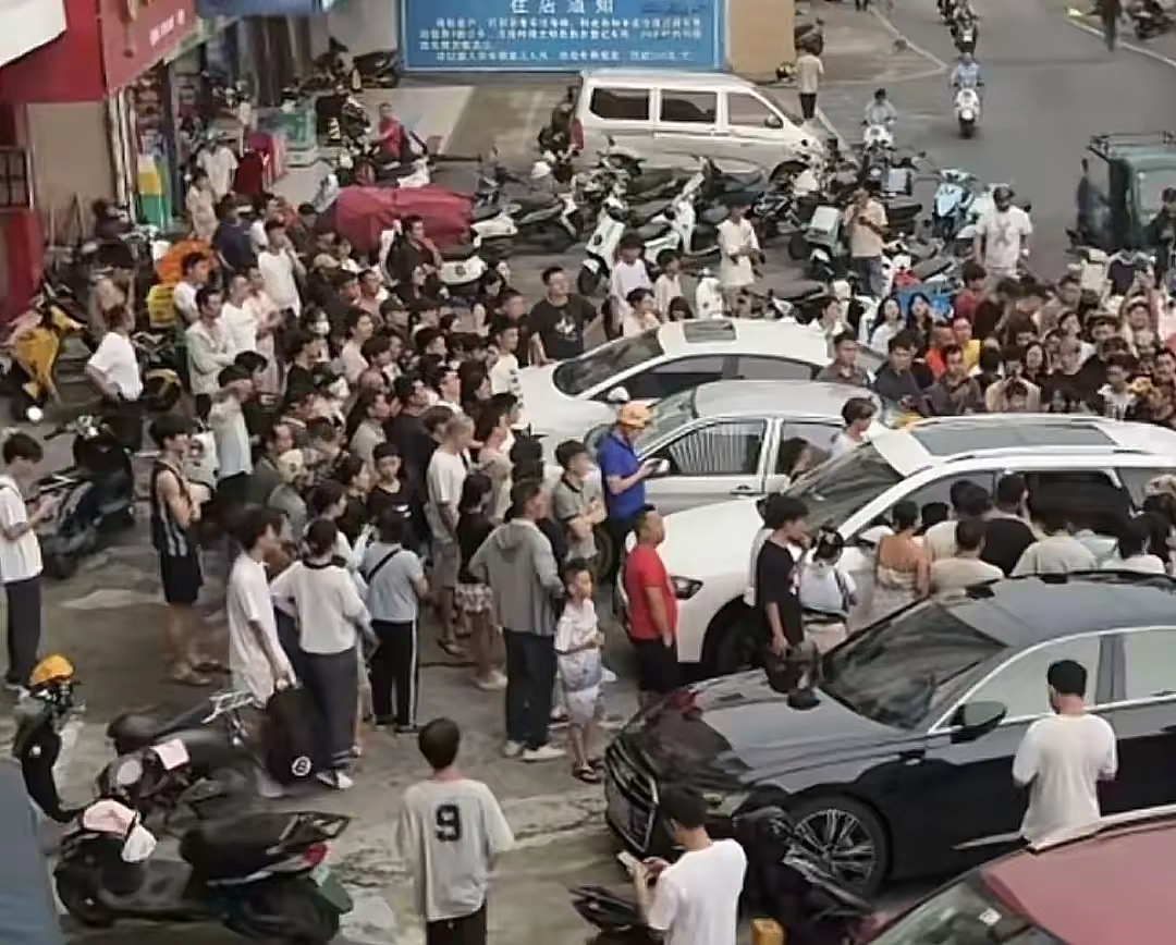 豪车大老板劈腿女大学生，妻子深夜带小孩全校找三引围观（组图） - 14