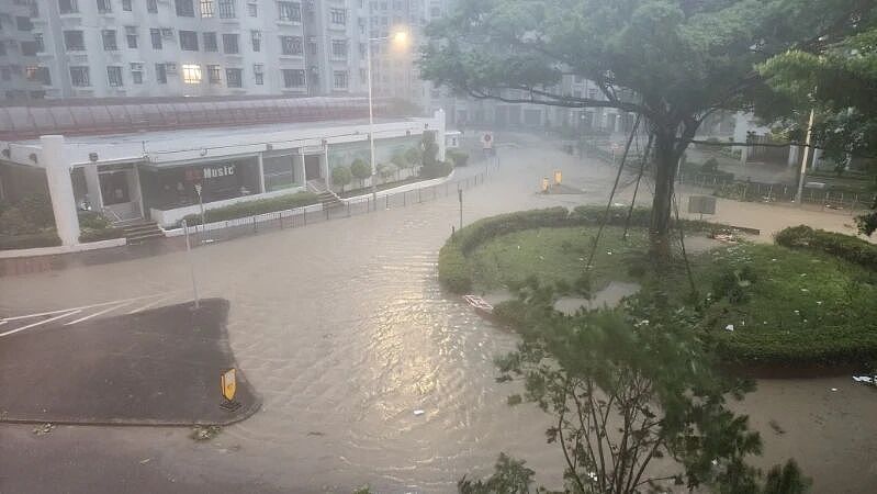 风王桦加沙来袭，香港高楼晃动、吊机飞舞、海水倒灌，网民：真心恐怖（组图） - 8