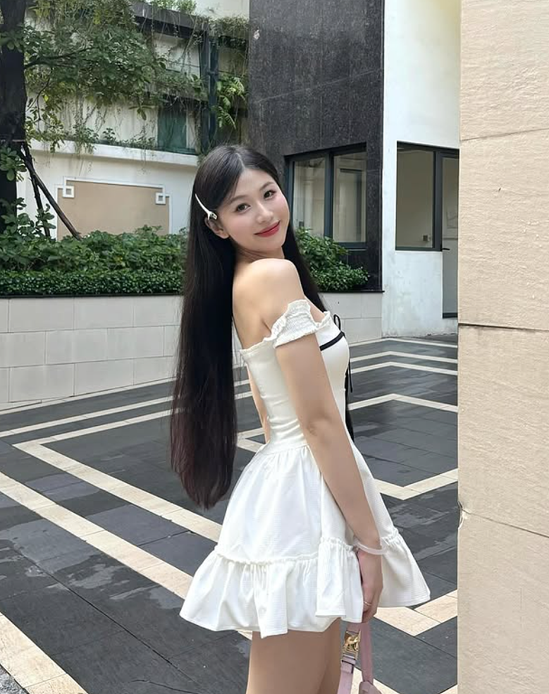 【美女】越南穿搭博主!皮肤犹如水蜜桃!原来真有又瘦又有肉的存在(组图) - 12