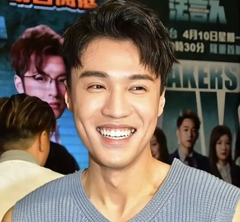 TVB力捧男星新剧床戏不断，秀健硕腹肌，还亲吻女神右腿（组图） - 7