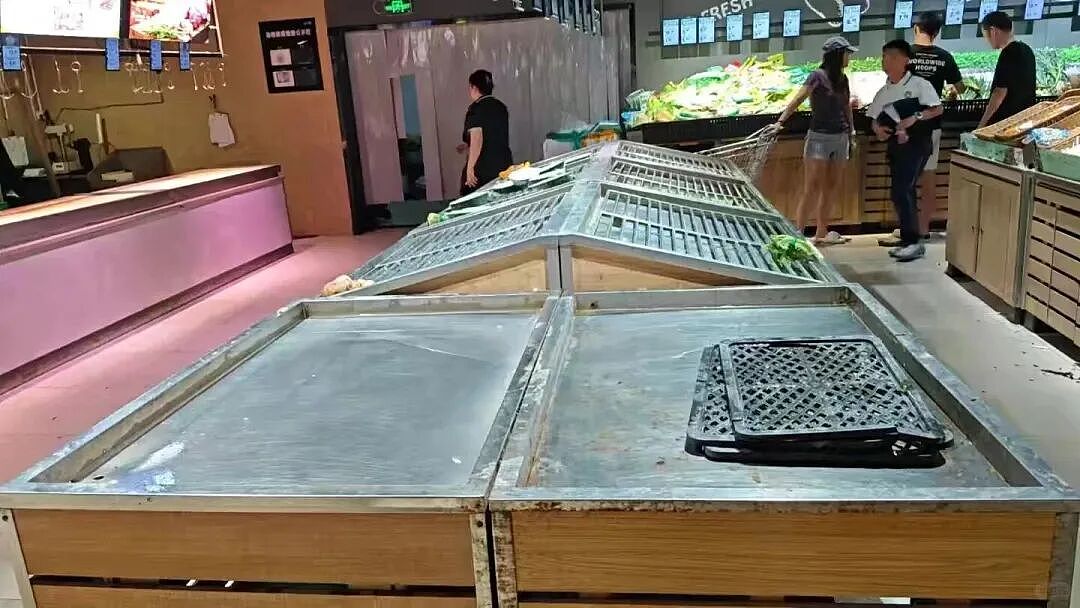 回国紧急提醒！所有飞香港航线停飞！近千架航班取消，超市全部抢空（组图） - 14
