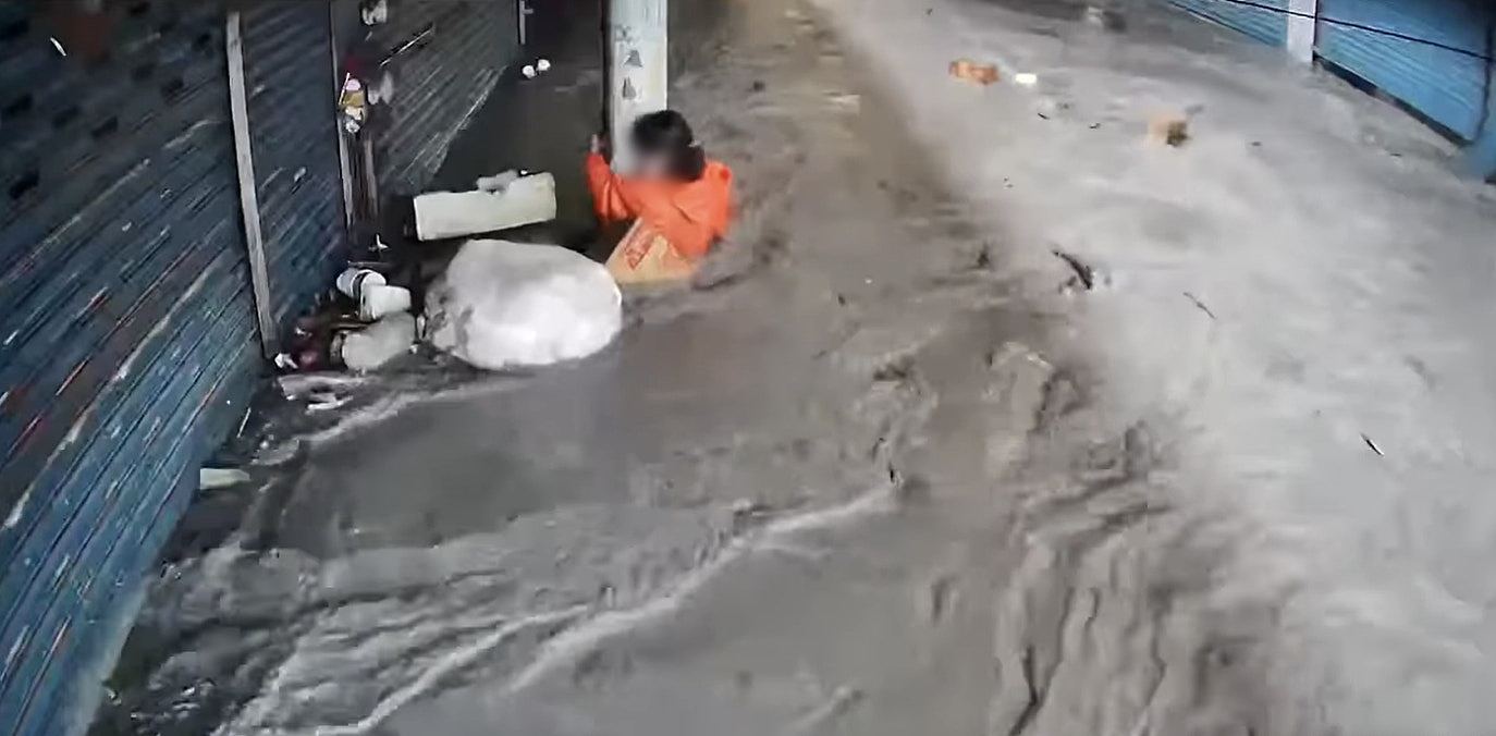 台风桦加沙来袭，台湾花莲堰塞湖溢流，洪水急涨3米，涌出蓄水6000万公吨（组图） - 1