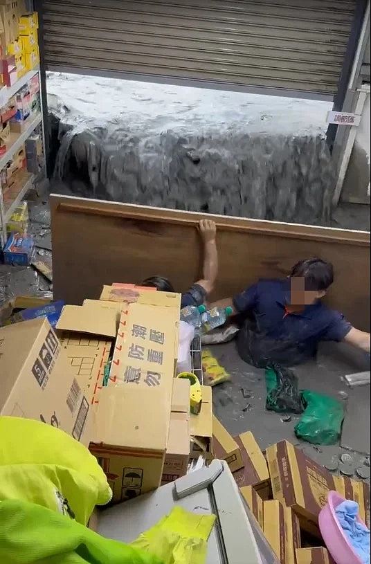 台风桦加沙来袭，台湾花莲堰塞湖溢流，洪水急涨3米，涌出蓄水6000万公吨（组图） - 4