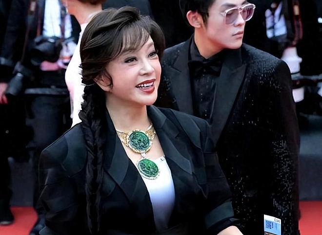 钱再多有什么用？75岁无儿无女的刘晓庆，给情绪崩溃的费翔提了醒（组图） - 10