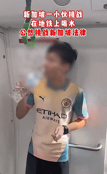 华裔男子公然挑战新加坡“最严法律”！在地铁警示牌下喝水拍视频，结果...（组图） - 3