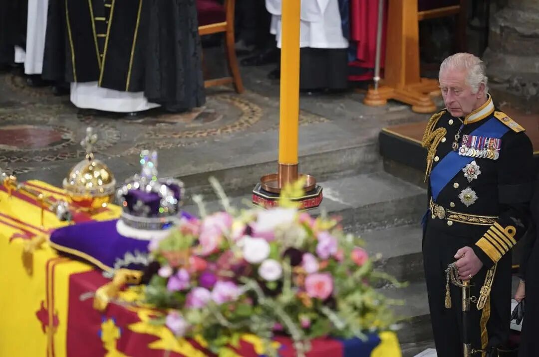 英女王真正死因曝光！去世前罹患严重骨癌，靠意志力硬撑比医生预计多活1年（组图） - 16