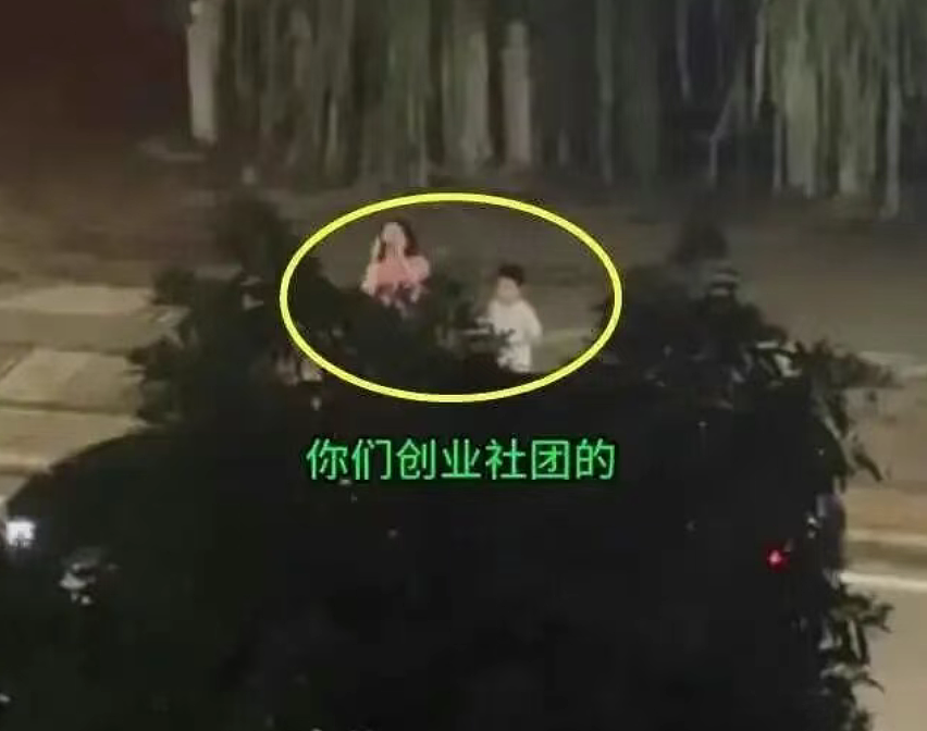 豪车大老板劈腿女大学生，妻子深夜带小孩全校找三引围观（组图） - 2