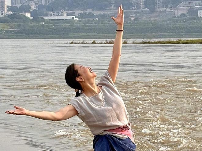 看完林青霞和秦汉合影，再看她和邢李㷧合影，生理性喜欢显而易见（组图） - 1