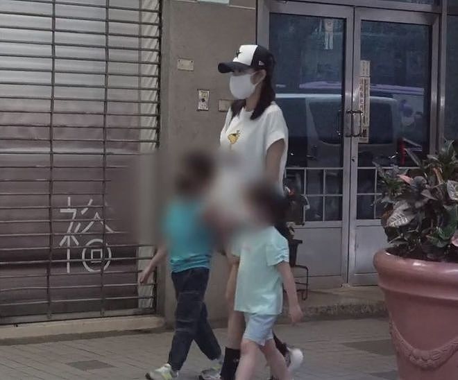 安以轩白天带娃晚上泡夜店，仨男相伴玩到凌晨，老公已入狱3年（组图） - 3